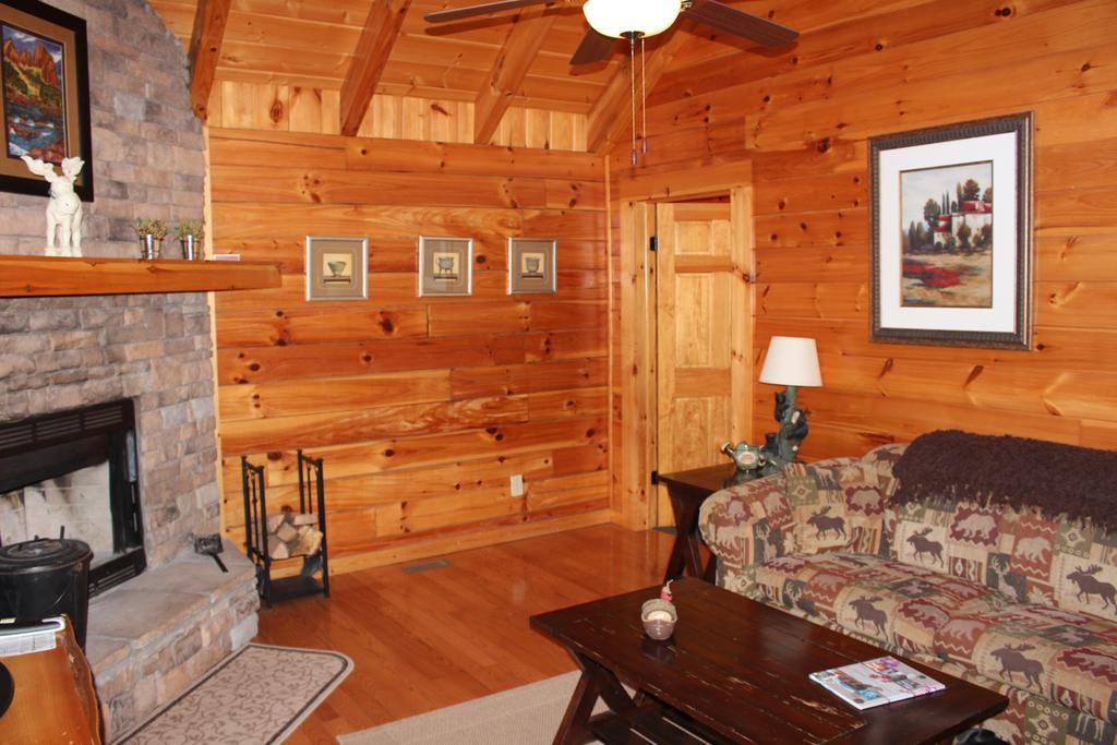Knotty By Nature Gatlinburg Quarto foto
