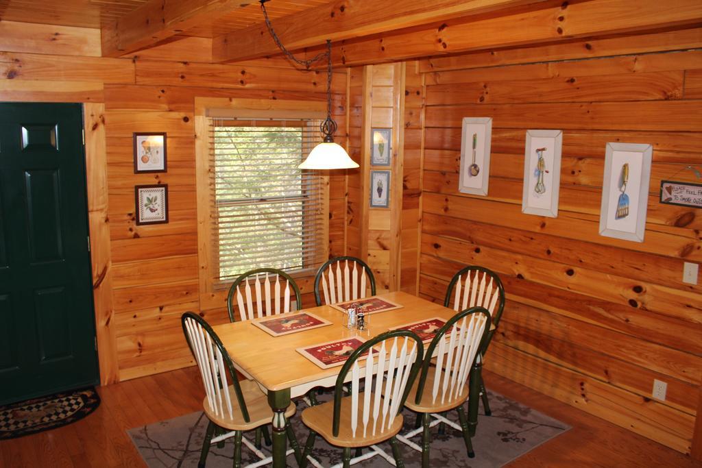 Knotty By Nature Gatlinburg Quarto foto