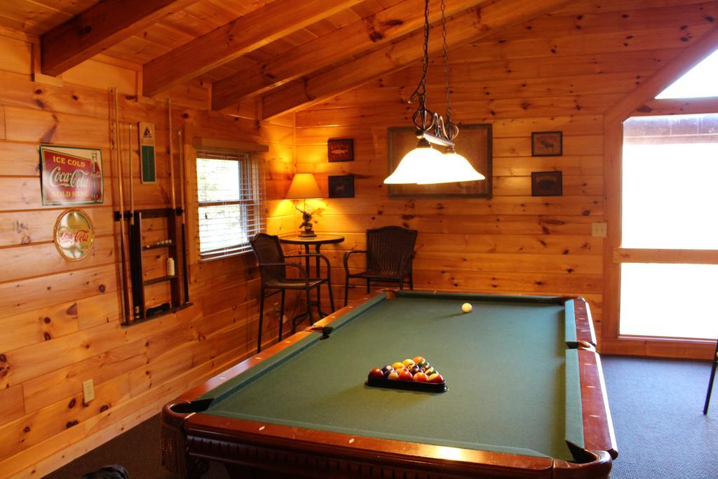 Knotty By Nature Gatlinburg Quarto foto